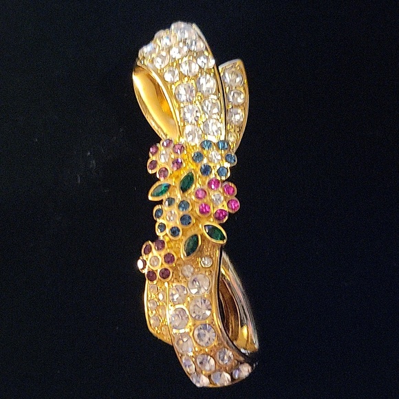 VINTAGE NOLAN MILLER GOLD TONE FLORAL PAVE MULTICOLORED BOW CRYSTAL BROOCH - Picture 1 of 6